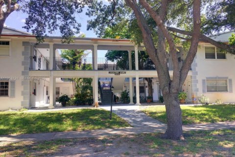 Condominio en venta en Hollywood, Florida, 1 dormitorio, 51.37 m2 № 2008174 - foto 2