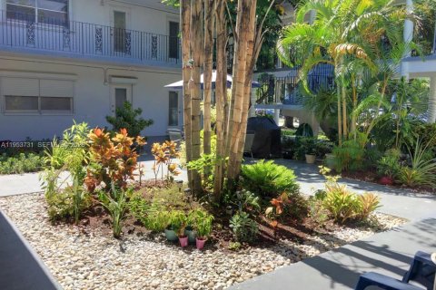 Condominio en Hollywood, Florida, 1 dormitorio  № 2008174