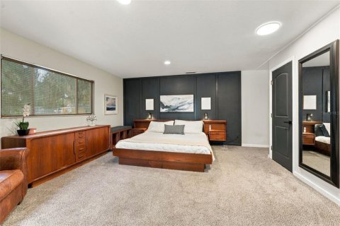 House in Tampa, Florida 4 bedrooms, 355.26 sq.m. № 2406635 - photo 13