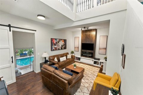 House in Tampa, Florida 4 bedrooms, 355.26 sq.m. № 2406635 - photo 11