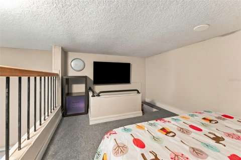 House in Tampa, Florida 4 bedrooms, 355.26 sq.m. № 2406635 - photo 23