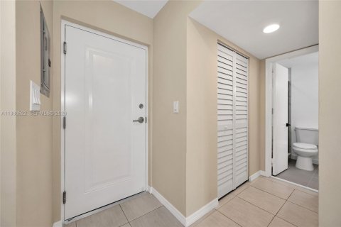 Apartment in Miami, Florida 1 bedroom, 66.15 sq.m. № 2048241 - photo 15