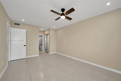 Apartment in Miami, Florida 1 bedroom, 66.15 sq.m. № 2048241 - photo 11