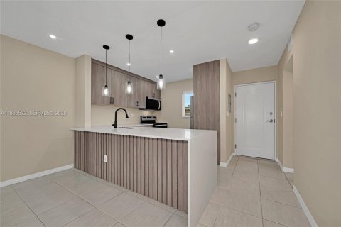 Apartment in Miami, Florida 1 bedroom, 66.15 sq.m. № 2048241 - photo 4