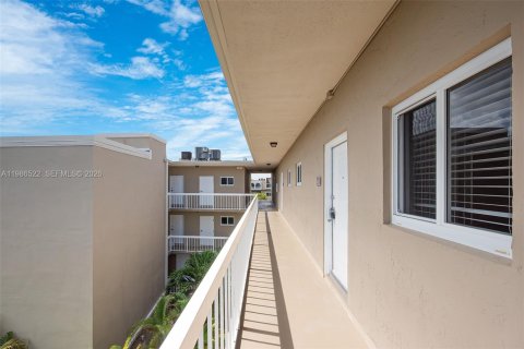 Apartment in Miami, Florida 1 bedroom, 66.15 sq.m. № 2048241 - photo 20