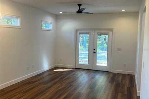 House in Trenton, Florida 3 bedrooms, 122.45 sq.m. № 1297324 - photo 5