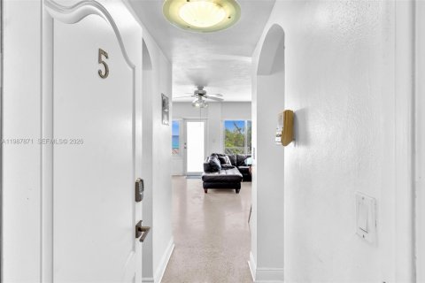 Apartamento en alquiler en Lauderdale-by-the-Sea, Florida, 1 dormitorio, 67.82 m2 № 2051168 - foto 2