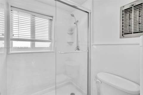 Apartamento en alquiler en Lauderdale-by-the-Sea, Florida, 1 dormitorio, 67.82 m2 № 2051168 - foto 24