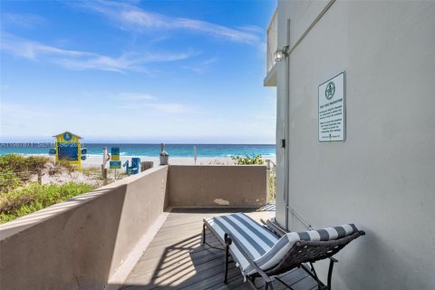 Apartamento en alquiler en Lauderdale-by-the-Sea, Florida, 1 dormitorio, 67.82 m2 № 2051168 - foto 15