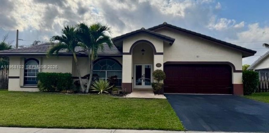 Дом в Уэстон, Флорида 4 спальни, 190.64м2 № 2033747