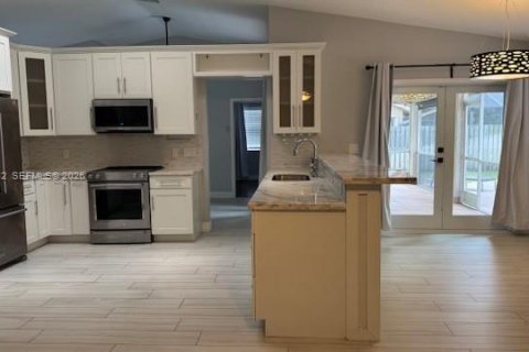 Снять в аренду виллу или дом в Уэстон, Флорида 4 спальни, 190.64м2, № 2033747 - фото 2