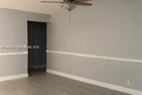 Снять в аренду виллу или дом в Уэстон, Флорида 4 спальни, 190.64м2, № 2033747 - фото 10