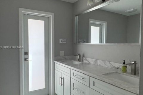 Снять в аренду виллу или дом в Уэстон, Флорида 4 спальни, 190.64м2, № 2033747 - фото 5