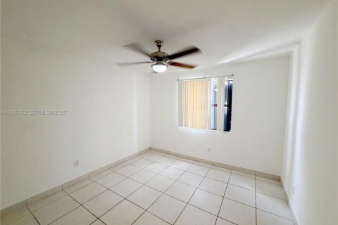 Townhouse in Hialeah, Florida 3 bedrooms, 154.68 sq.m. № 2063093 - photo 14