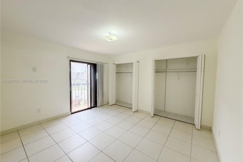 Townhouse in Hialeah, Florida 3 bedrooms, 154.68 sq.m. № 2063093 - photo 19