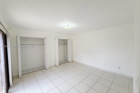 Townhouse in Hialeah, Florida 3 bedrooms, 154.68 sq.m. № 2063093 - photo 18