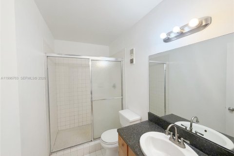 Townhouse in Hialeah, Florida 3 bedrooms, 154.68 sq.m. № 2063093 - photo 17