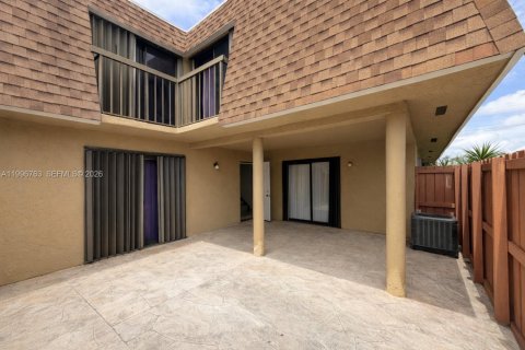 Townhouse in Hialeah, Florida 3 bedrooms, 154.68 sq.m. № 2063093 - photo 3