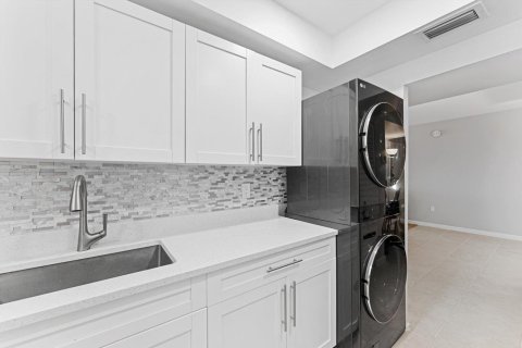 Купить кондоминиум в Палм-Бич, Флорида 3 комнаты, 93.65м2, № 2241832 - фото 3