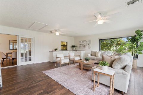 Casa en venta en Orlando, Florida, 3 dormitorios, 192.59 m2 № 2098188 - foto 10