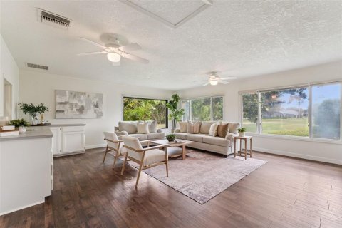 Casa en venta en Orlando, Florida, 3 dormitorios, 192.59 m2 № 2098188 - foto 2