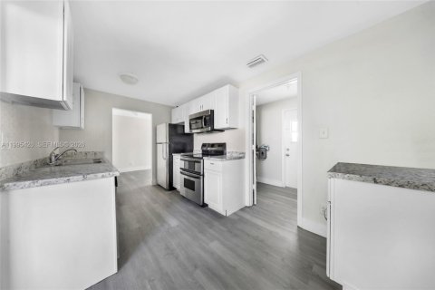 Casa en venta en Pompano Beach, Florida, 3 dormitorios, 123.65 m2 № 2059150 - foto 10