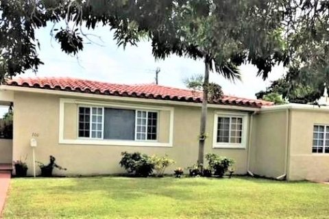 Villa ou maison à louer à North Miami Beach, Floride: 3 chambres, 175.77 m2 № 1180279 - photo 1