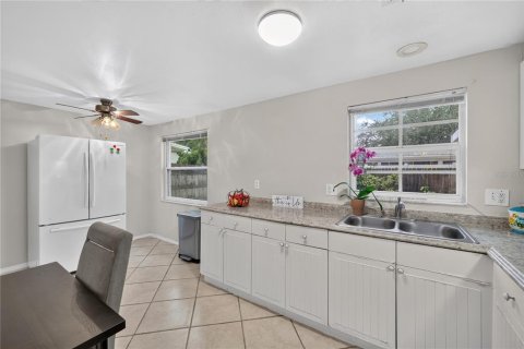 Casa en venta en Tampa, Florida, 2 dormitorios, 123.75 m2 № 2428775 - foto 13