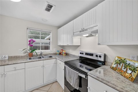 Casa en venta en Tampa, Florida, 2 dormitorios, 123.75 m2 № 2428775 - foto 14