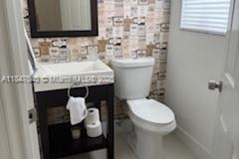 Townhouse in Sunrise, Florida 3 bedrooms, 143.16 sq.m. № 1850824 - photo 17