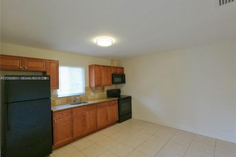 Casa en alquiler en Lake Worth, Florida, 2 dormitorios, 78.04 m2 № 2078124 - foto 5