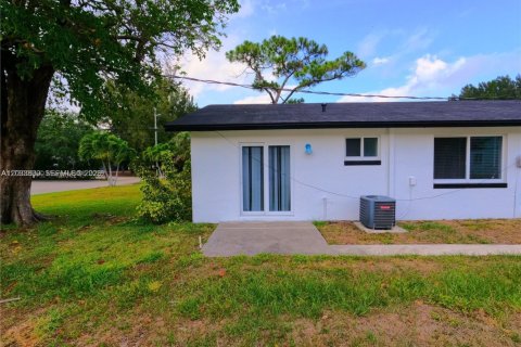Casa en alquiler en Lake Worth, Florida, 2 dormitorios, 78.04 m2 № 2078124 - foto 10