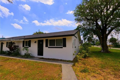 Casa en alquiler en Lake Worth, Florida, 2 dormitorios, 78.04 m2 № 2078124 - foto 2