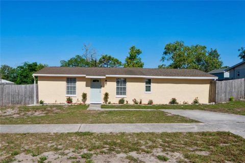 House in Spring Hill, Florida 3 bedrooms, 111.48 sq.m. № 2119038