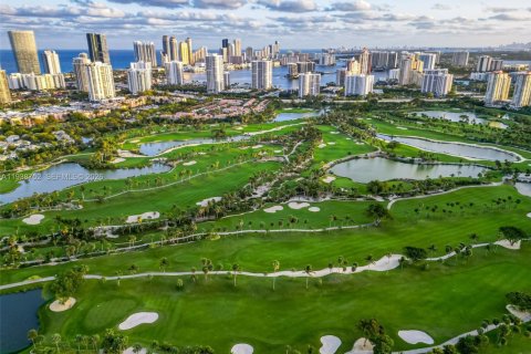 Condo in Aventura, Florida, 1 bedroom  № 1996443 - photo 2