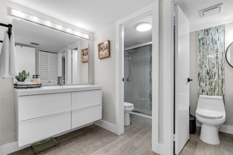 Condo in Aventura, Florida, 1 bedroom  № 1996443 - photo 16