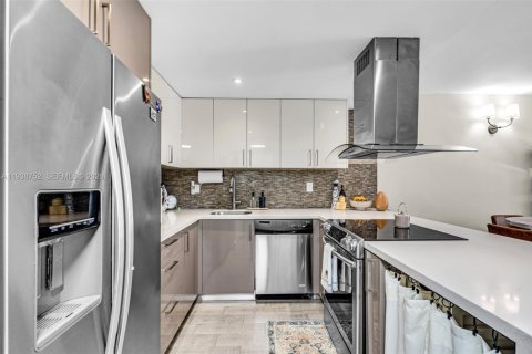 Condo in Aventura, Florida, 1 bedroom  № 1996443 - photo 27