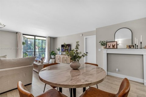 Condo in Aventura, Florida, 1 bedroom  № 1996443 - photo 25