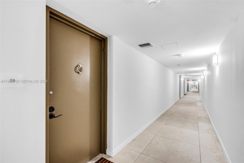 Condo in Aventura, Florida, 1 bedroom  № 1996443 - photo 29