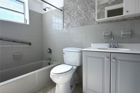 Condo in Miami, Florida, 1 bedroom № 2020197 - photo 5