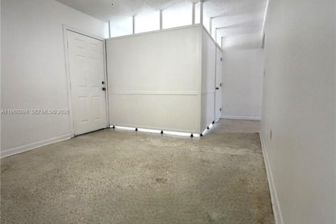 Condo in Miami, Florida, 1 bedroom № 2020197 - photo 9