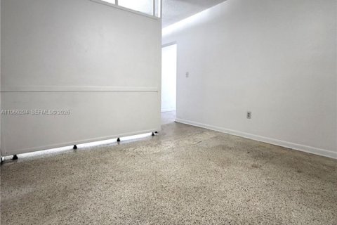 Condo in Miami, Florida, 1 bedroom № 2020197 - photo 10