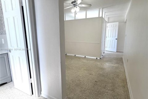 Condo in Miami, Florida, 1 bedroom № 2020197 - photo 8