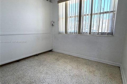 Condo in Miami, Florida, 1 bedroom № 2020197 - photo 12