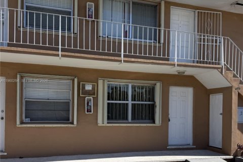 Condo in Miami, Florida, 1 bedroom № 2020197 - photo 2