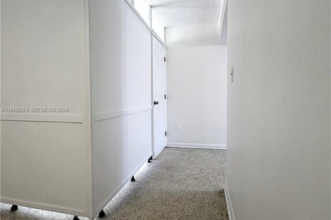 Condo in Miami, Florida, 1 bedroom № 2020197 - photo 11