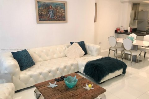 Condominio en venta en Sunny Isles Beach, Florida, 1 dormitorio, 89 m2 № 1842439 - foto 7