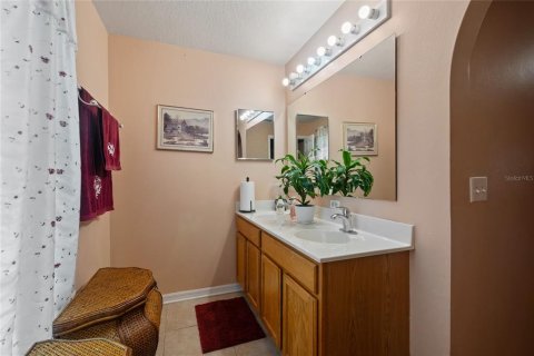 House in Apopka, Florida 4 bedrooms, 279.54 sq.m. № 2093160 - photo 14