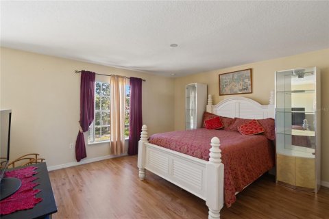 House in Apopka, Florida 4 bedrooms, 279.54 sq.m. № 2093160 - photo 19