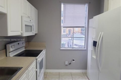 Снять в аренду таунхаус в Хомстед, Флорида 3 спальни, 128.02м2, № 2019833 - фото 7